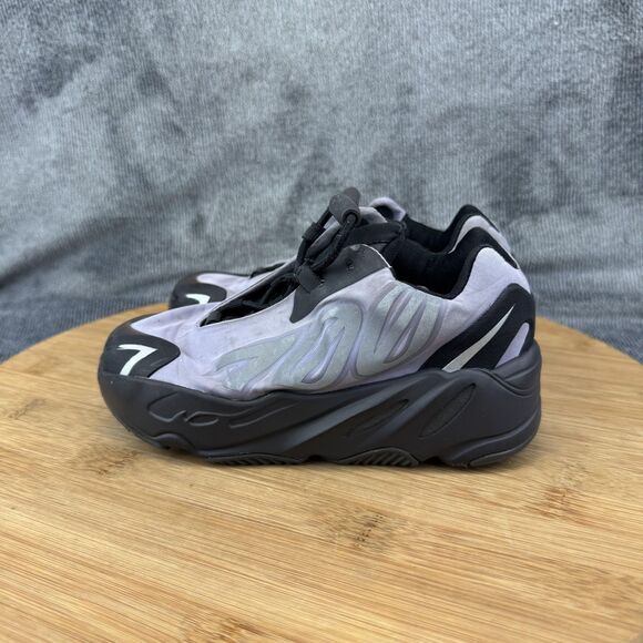 Adidas Yeezy Boost 700 MNVN Shoes Kids Size 9K Gray Black Bone Athletic - Picture 4 of 10